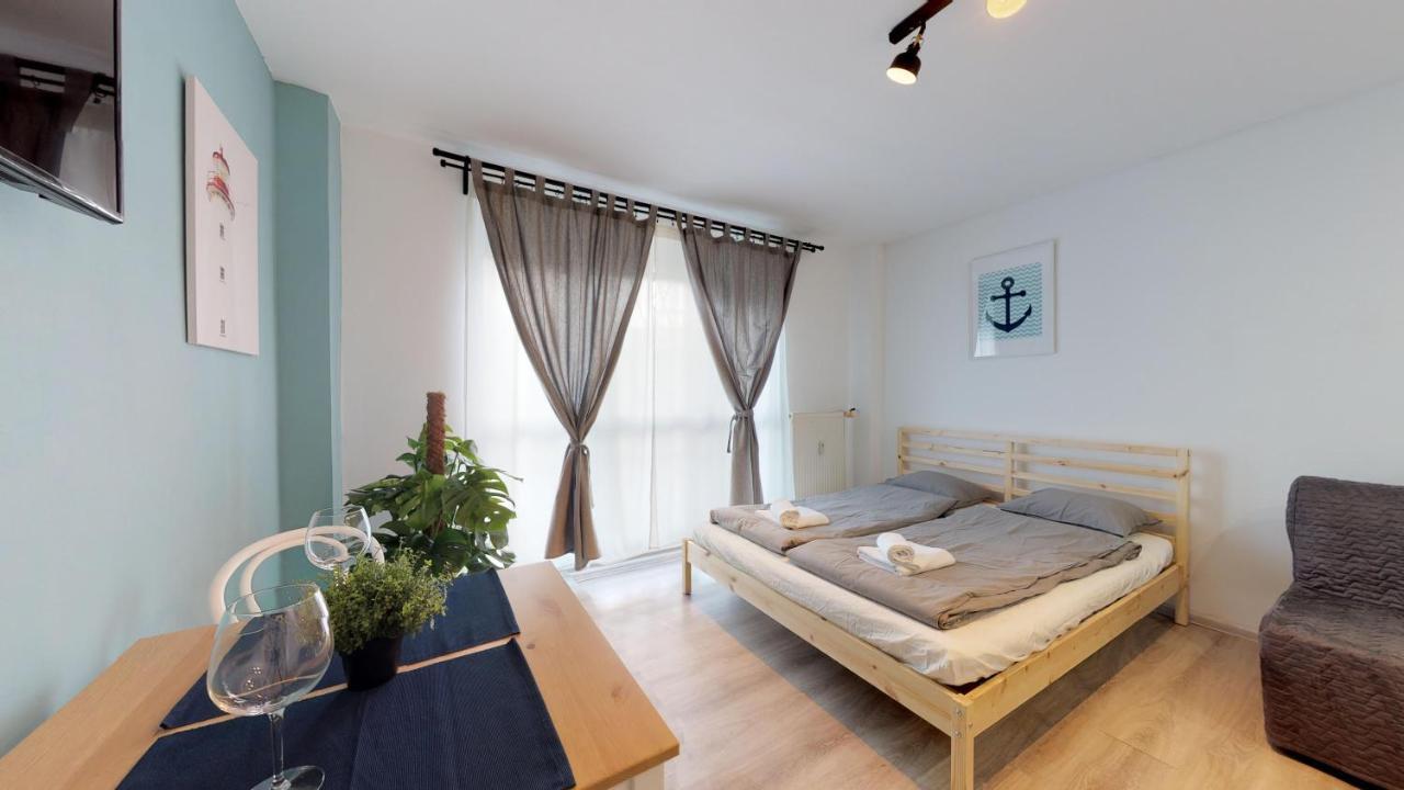 ברטיסלאבה Studio Steps From Nivy & Main Bus Station מראה חיצוני תמונה