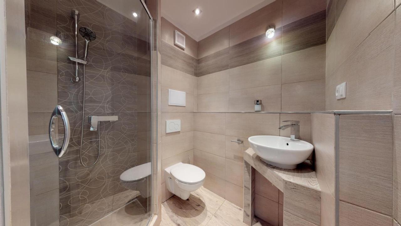 ברטיסלאבה Studio Steps From Nivy & Main Bus Station מראה חיצוני תמונה