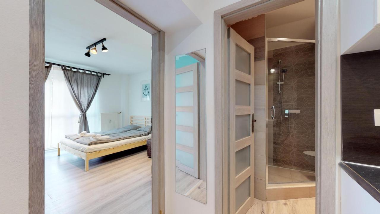 ברטיסלאבה Studio Steps From Nivy & Main Bus Station מראה חיצוני תמונה