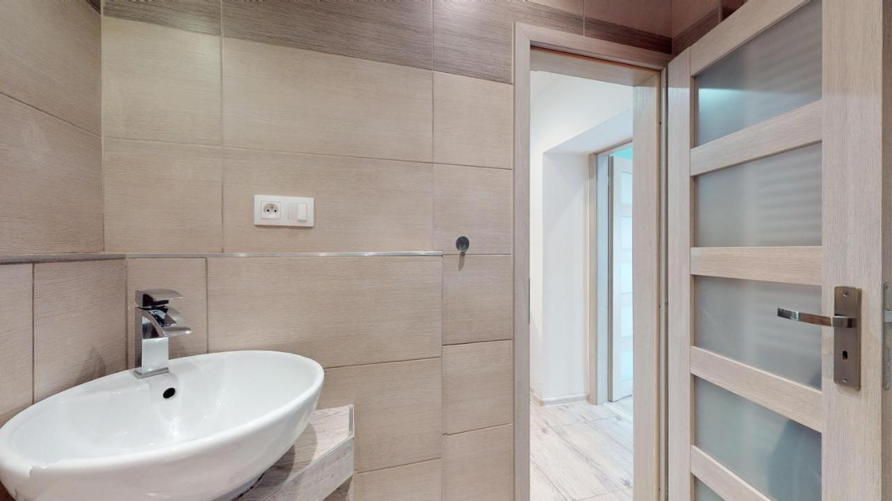 ברטיסלאבה Studio Steps From Nivy & Main Bus Station מראה חיצוני תמונה
